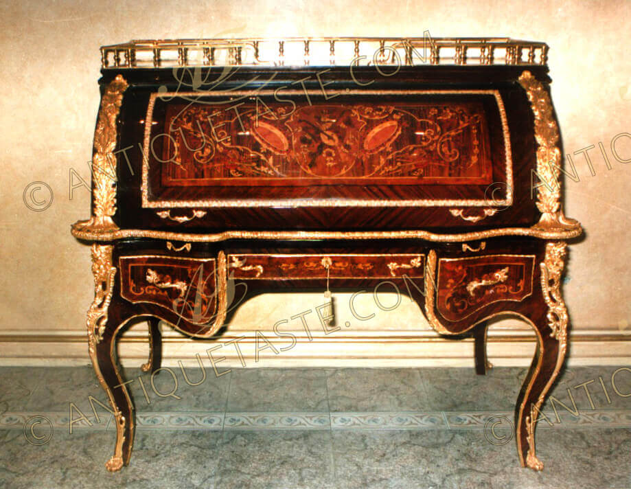 French Louis XV period style marquetry, veneer inlaid and ormolu-mounted Bureau à Cylindre